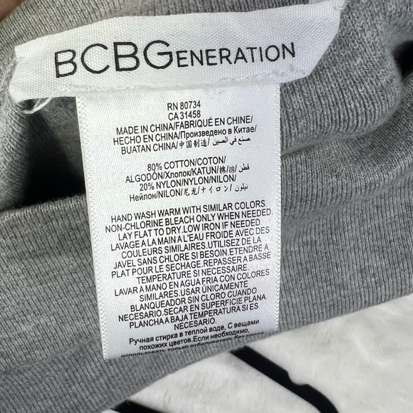 🔥2/$10 |•BCBGENRATION•| Grey Soft Knit Wrap Skirt Size Medium - Picture 4 of 5